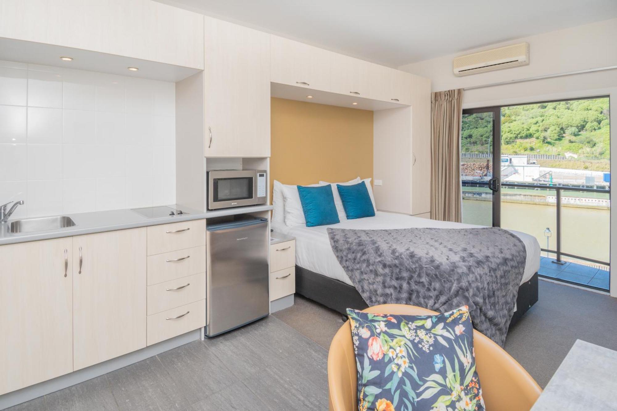 Portside 4*